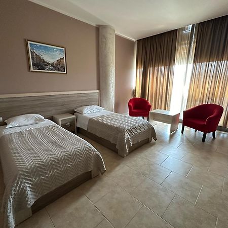 Hotel Terminal Tirana Bregu i Lumit Dış mekan fotoğraf