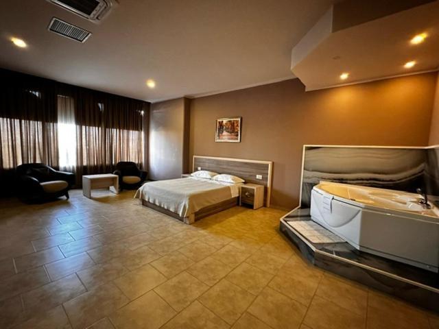 Hotel Terminal Tirana Bregu i Lumit Dış mekan fotoğraf