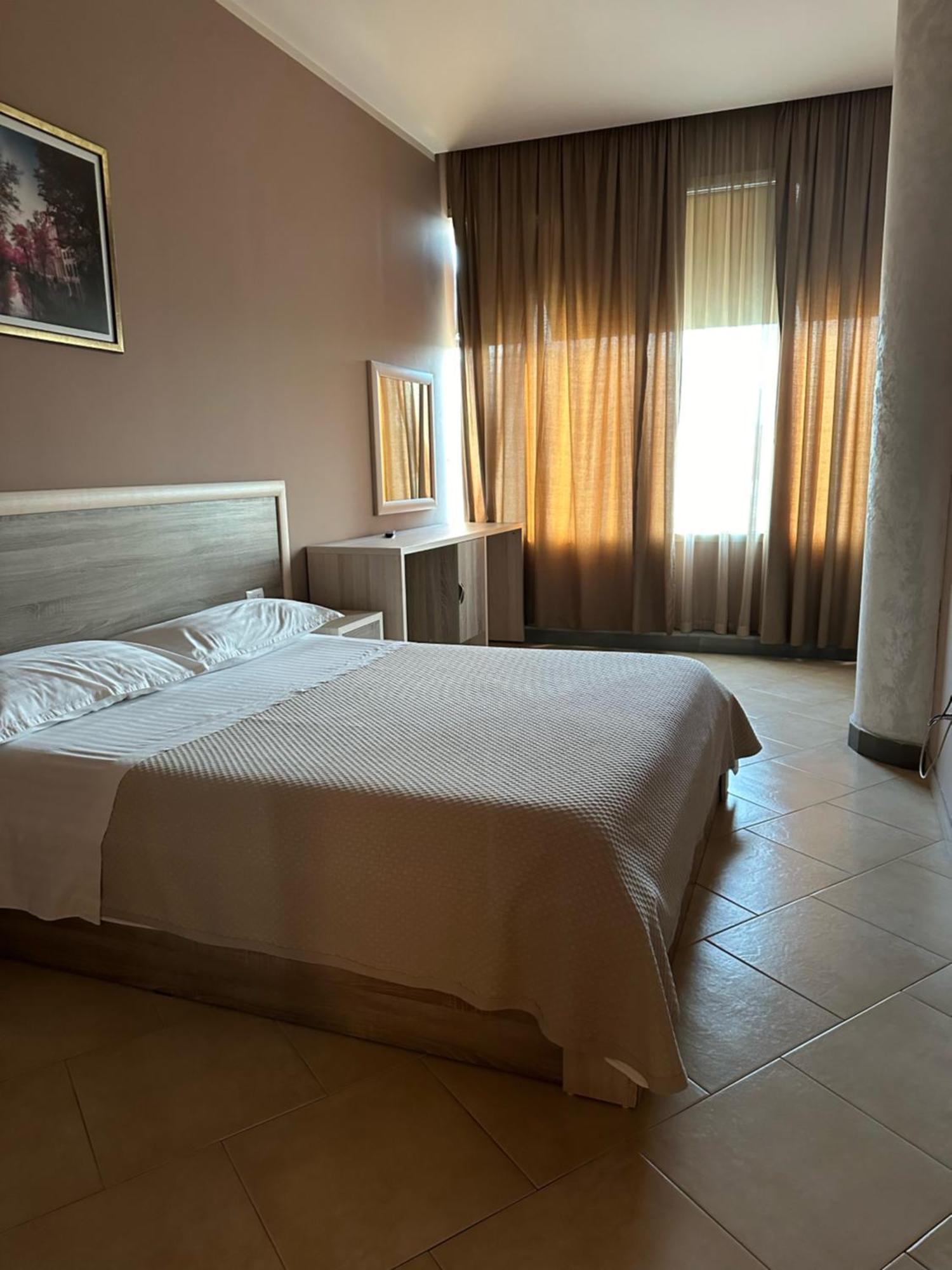 Hotel Terminal Tirana Bregu i Lumit Dış mekan fotoğraf