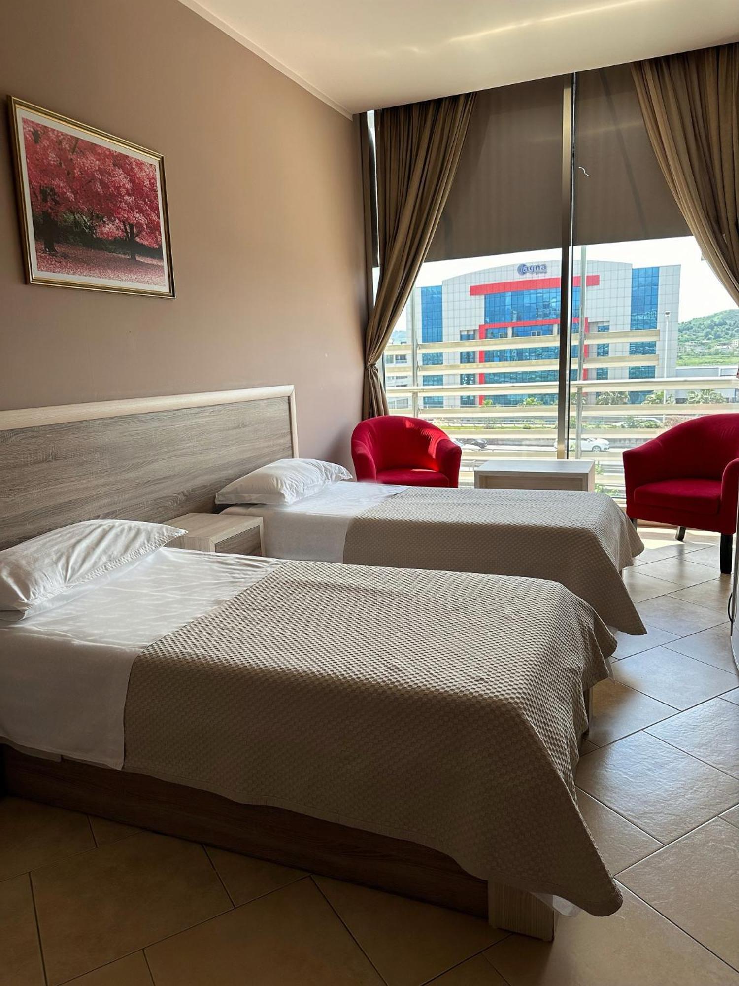 Hotel Terminal Tirana Bregu i Lumit Dış mekan fotoğraf