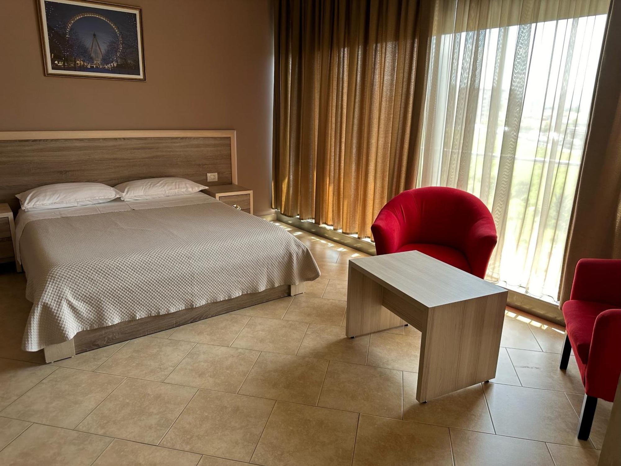 Hotel Terminal Tirana Bregu i Lumit Dış mekan fotoğraf